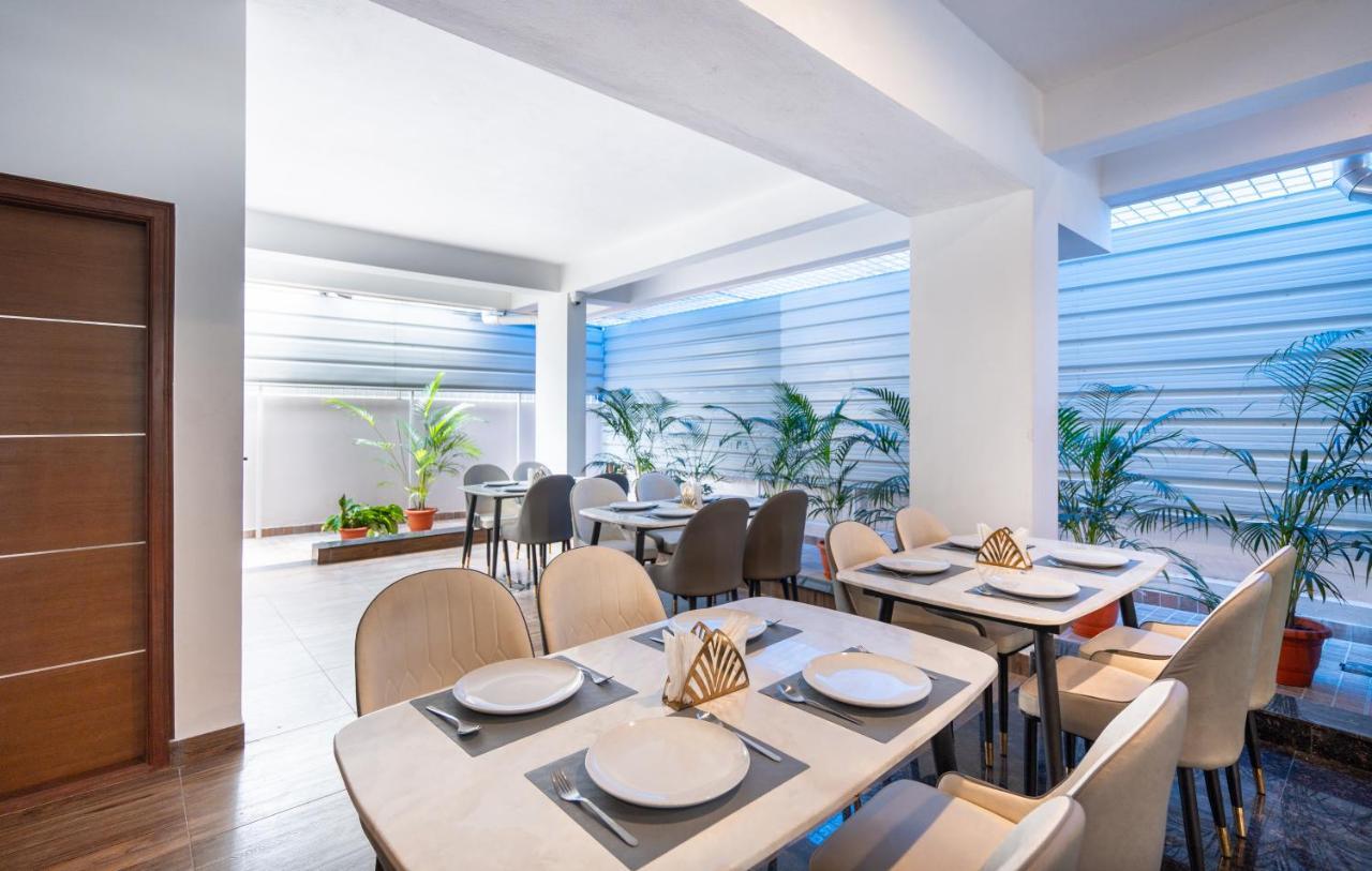 The Silver Chimes Suites Bangalore Buitenkant foto