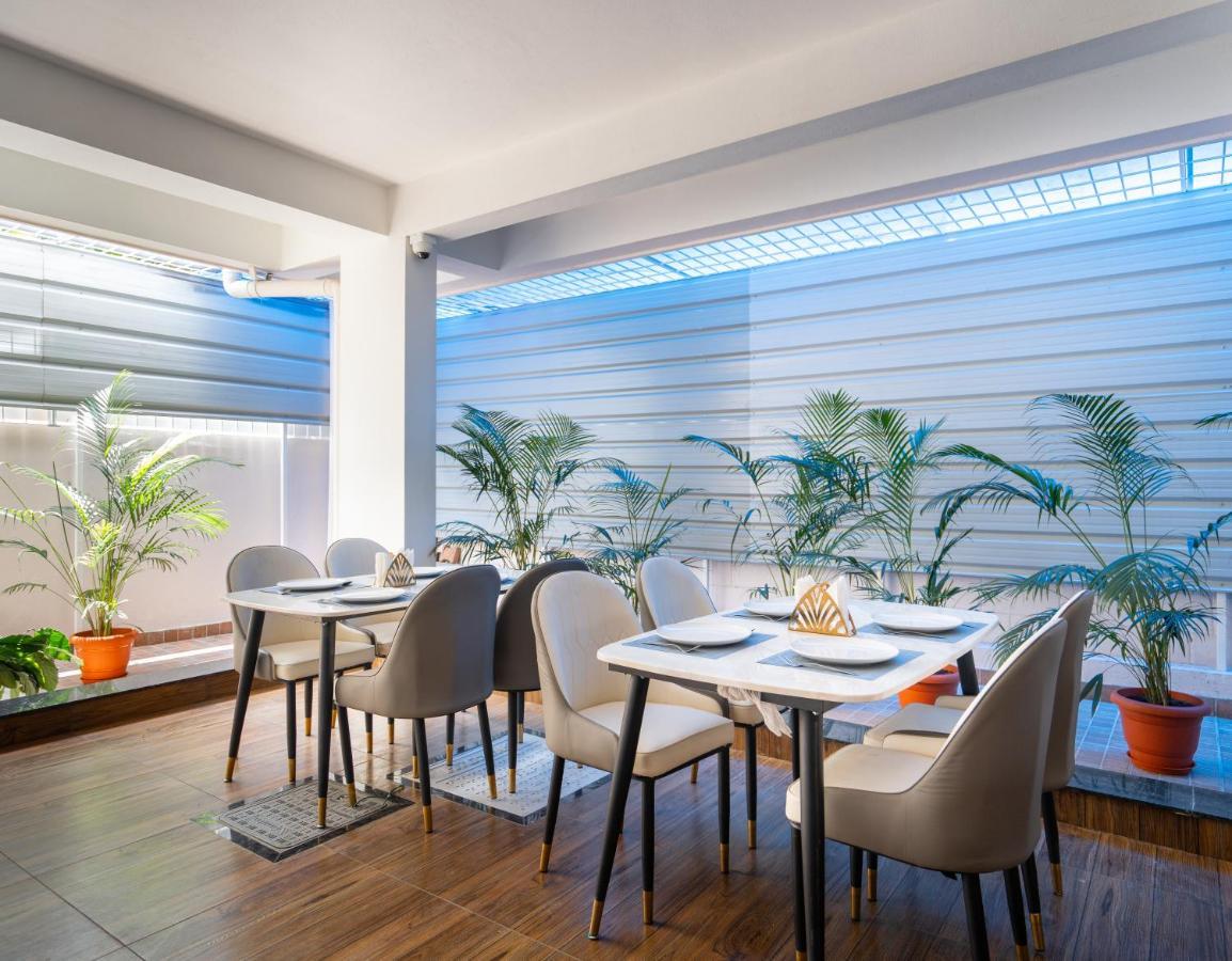The Silver Chimes Suites Bangalore Buitenkant foto