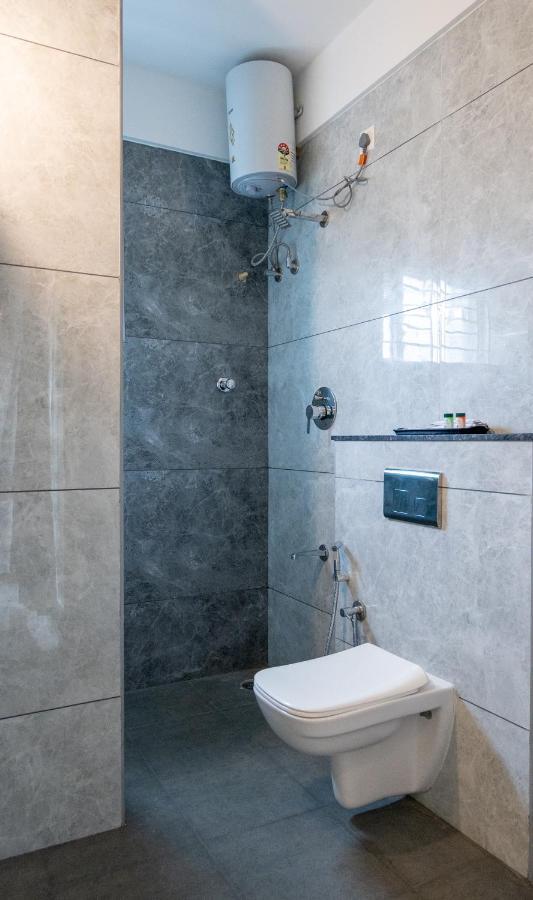 The Silver Chimes Suites Bangalore Buitenkant foto