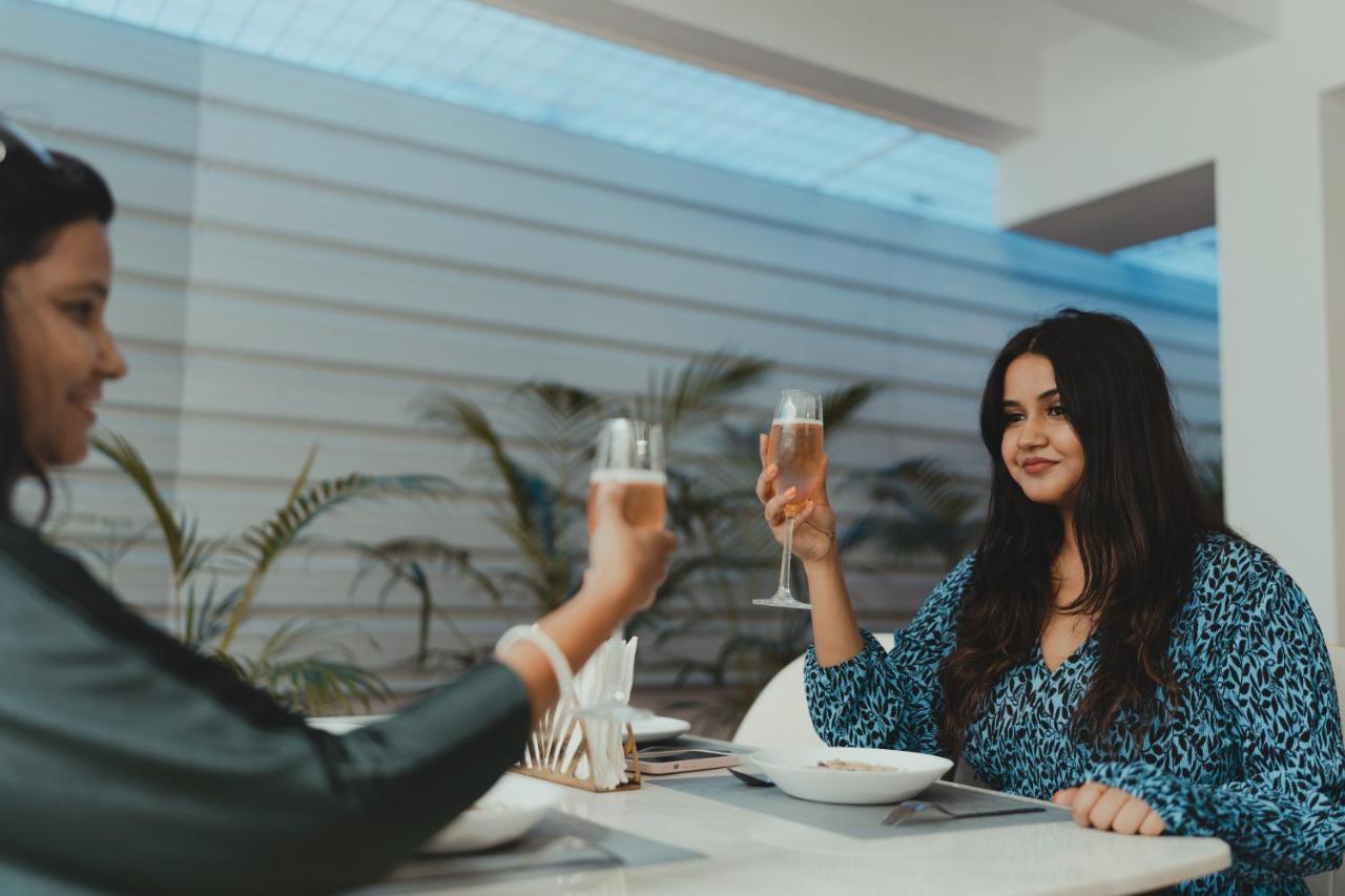 The Silver Chimes Suites Bangalore Buitenkant foto