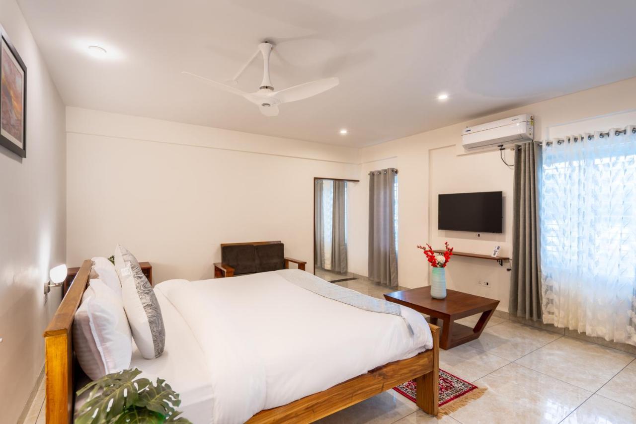 The Silver Chimes Suites Bangalore Buitenkant foto