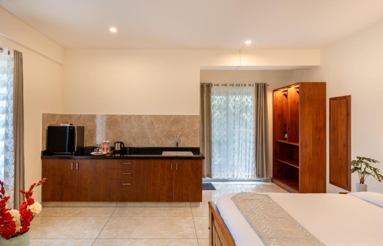 The Silver Chimes Suites Bangalore Buitenkant foto
