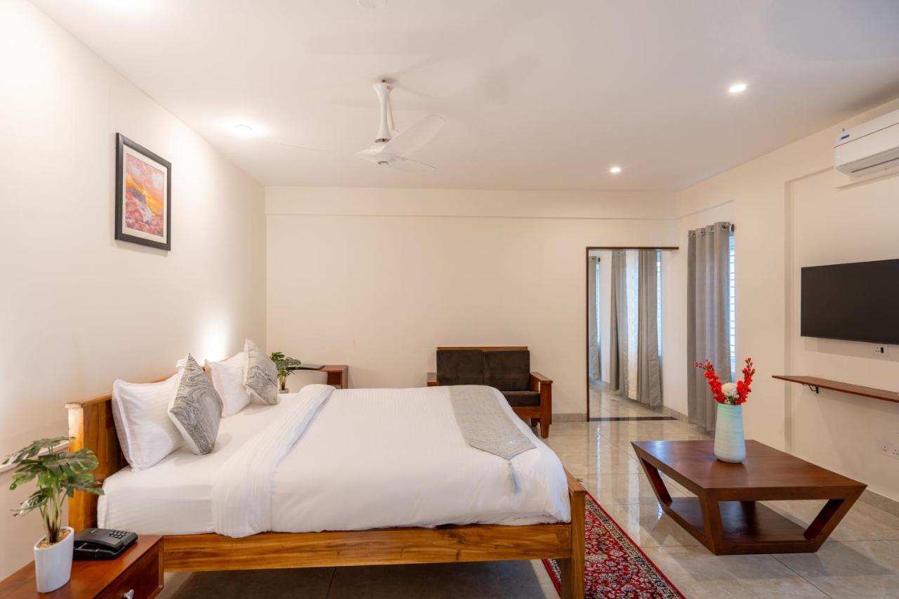 The Silver Chimes Suites Bangalore Buitenkant foto