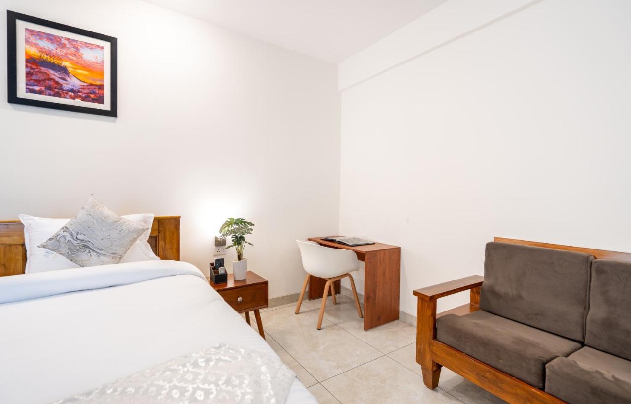 The Silver Chimes Suites Bangalore Buitenkant foto
