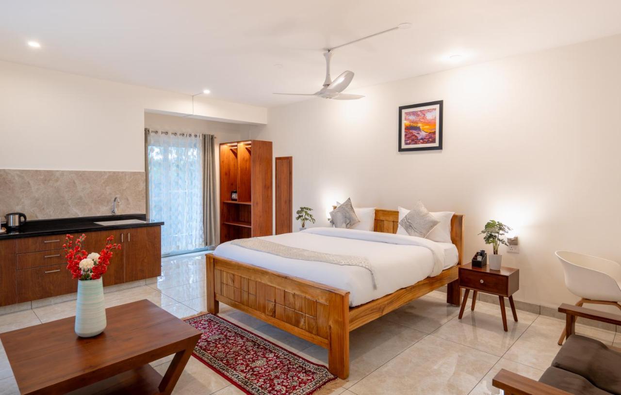 The Silver Chimes Suites Bangalore Buitenkant foto