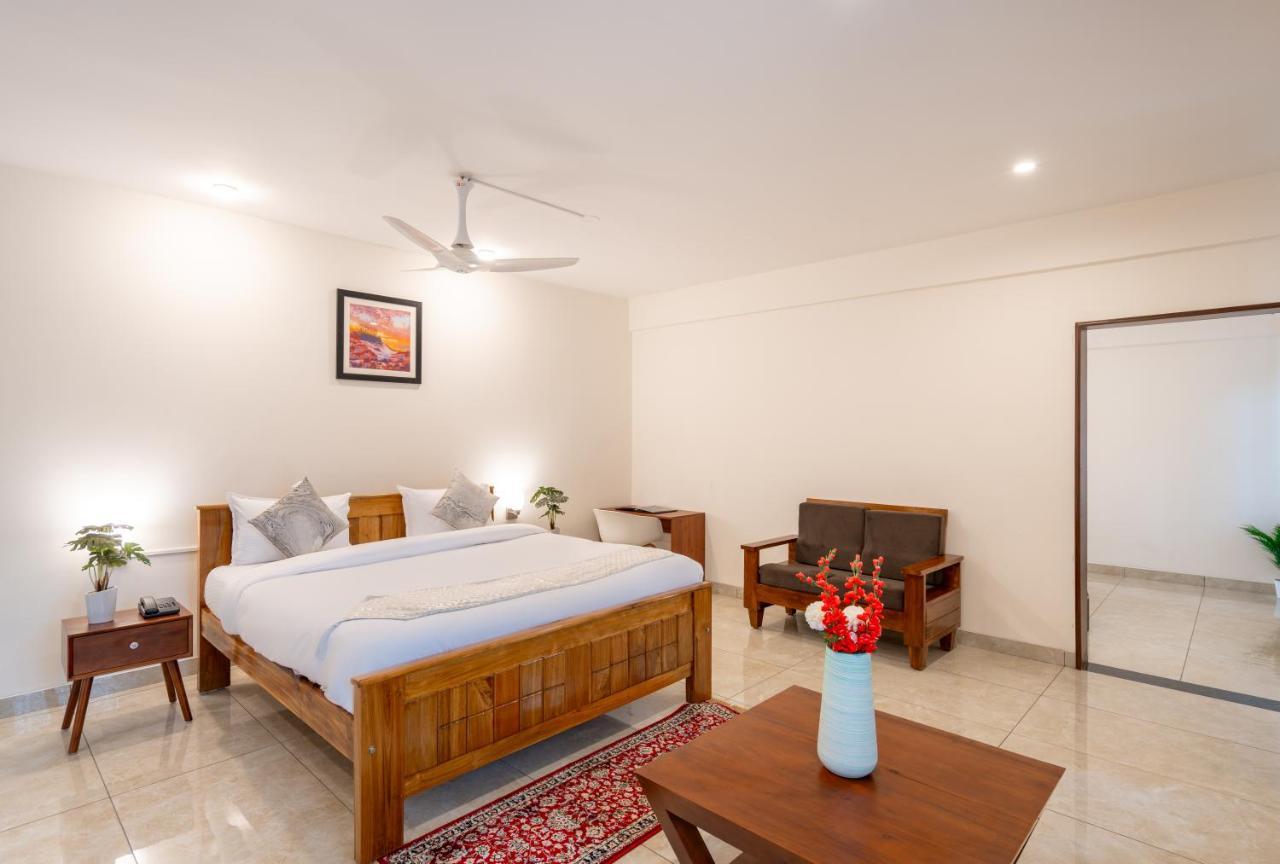 The Silver Chimes Suites Bangalore Buitenkant foto